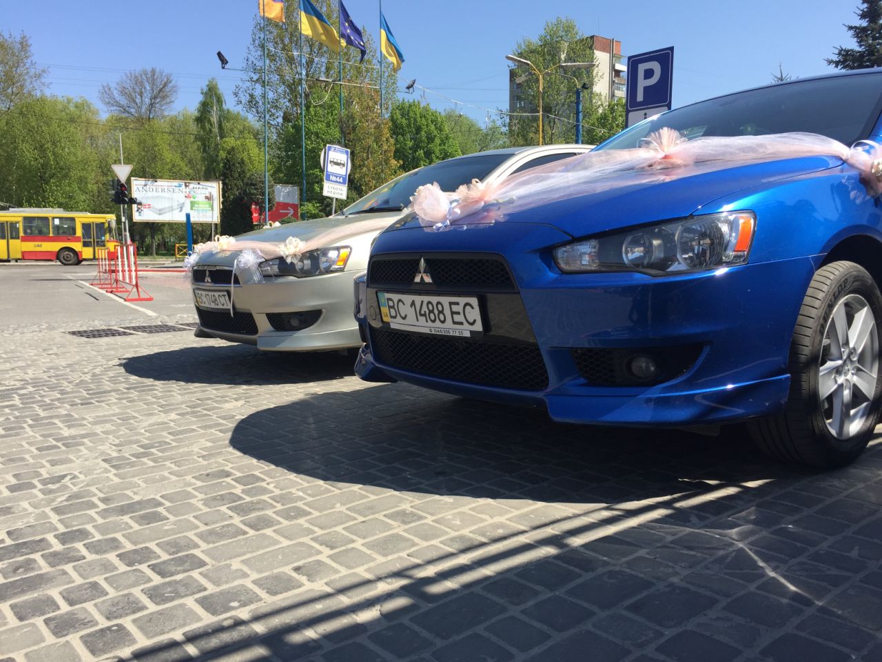 однакові авто на весілля